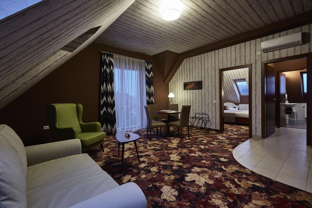 Hotel Lajta Park โมชนมายารูวาร์ ภายนอก รูปภาพ